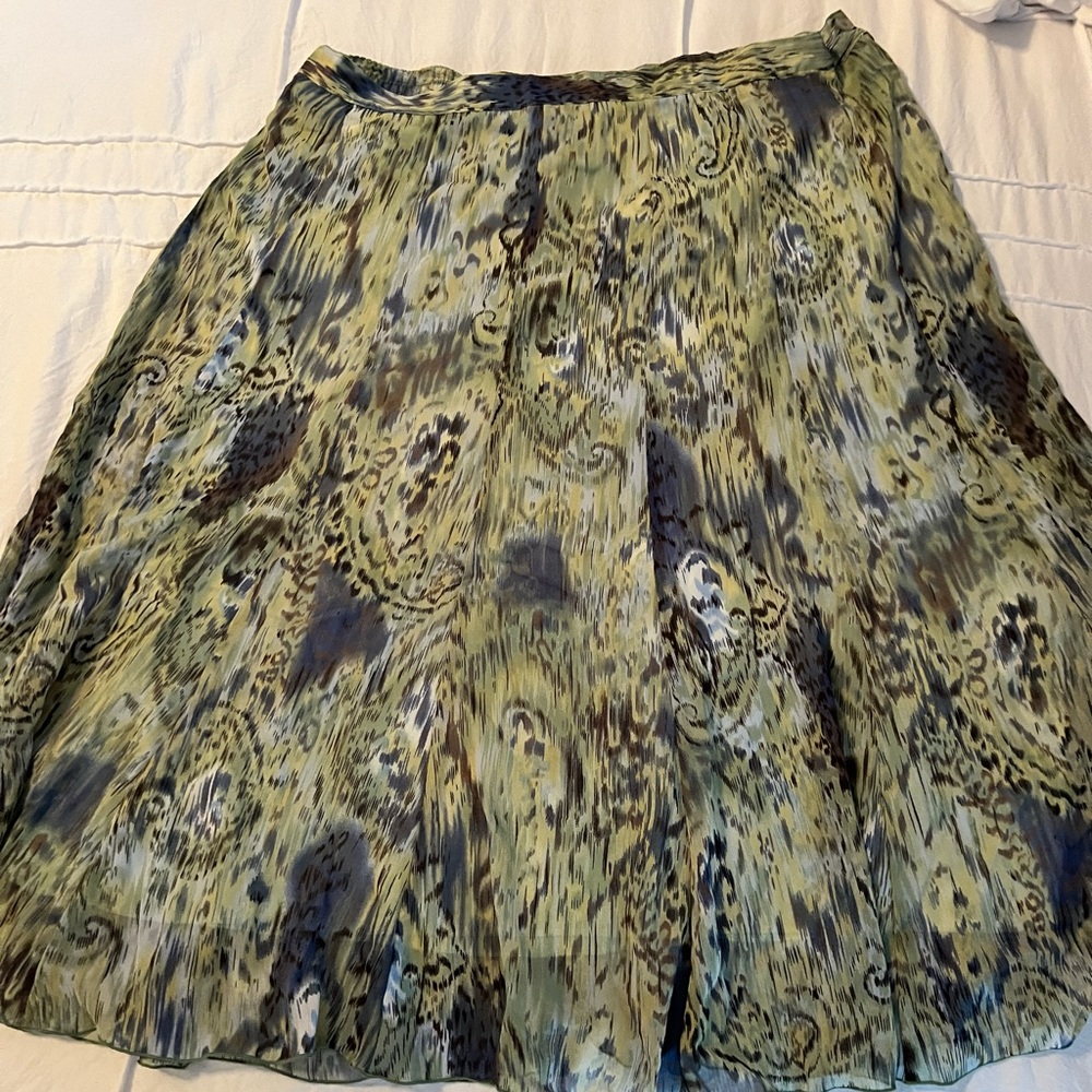 Fully lined skirt